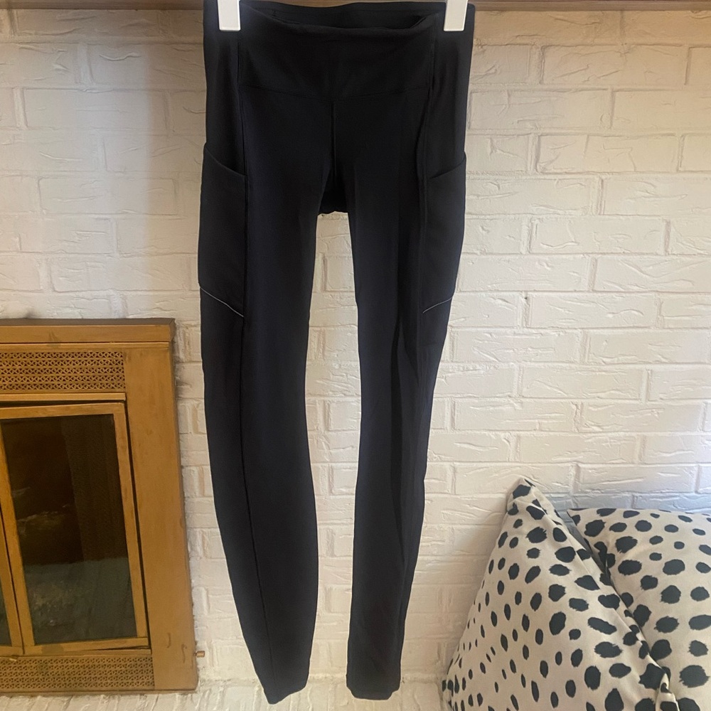Lululemon Black Leggings - side pocket detail